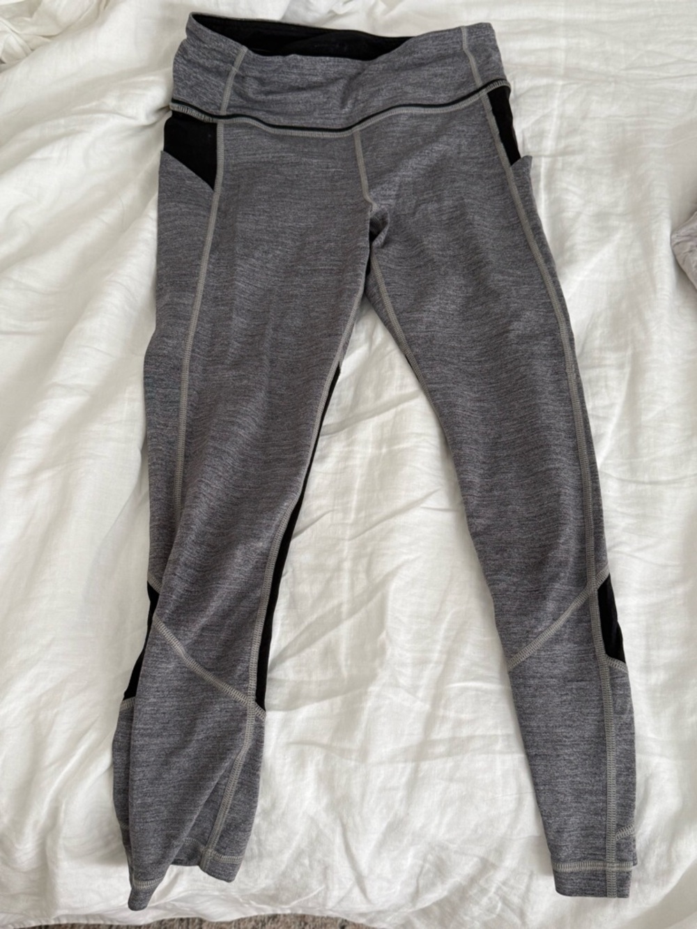 Lululemon Gray Athletic Leggings with Black Accents and pockets!